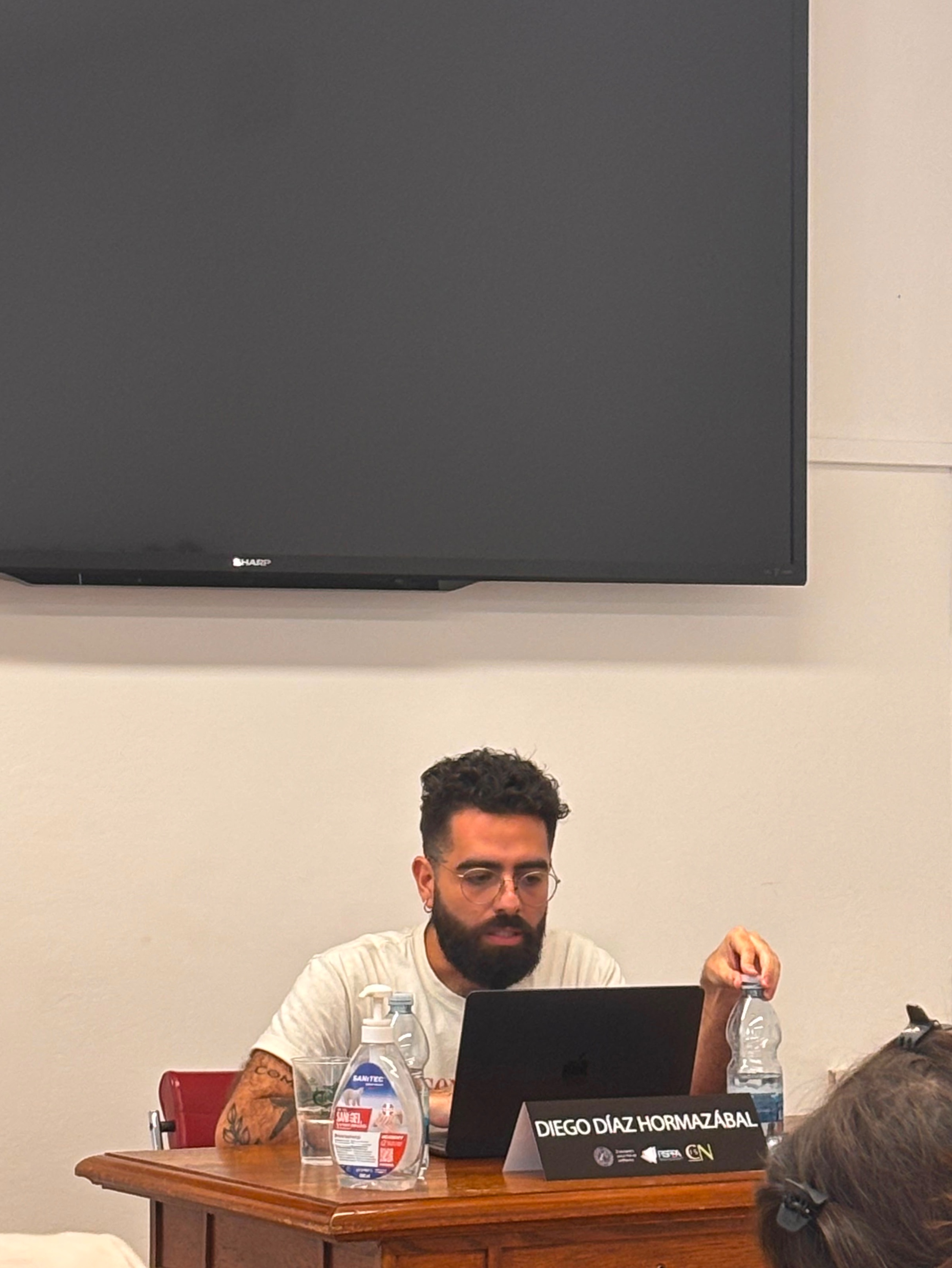 Diego Díaz Hormazábal presentando "«La vittoria sulla forza». Sul concetto di Versuch in Aurora"